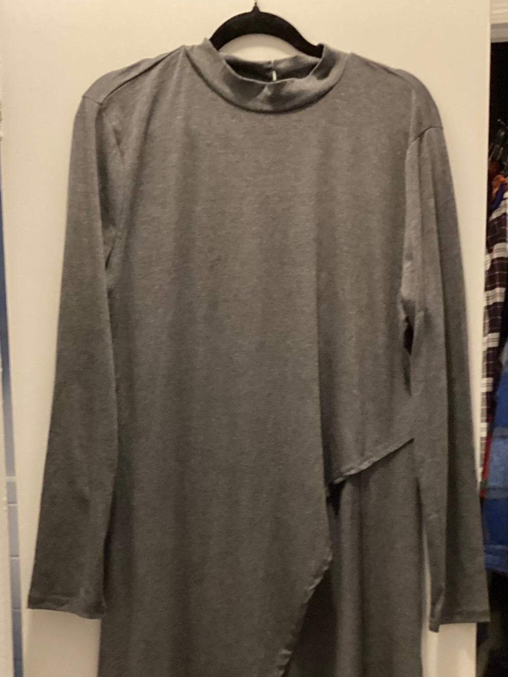 New York & Company Long Gray Top. XL